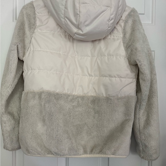 The North Face Cream and Gray Girls Puffer Jacket - Picture 8 of 10